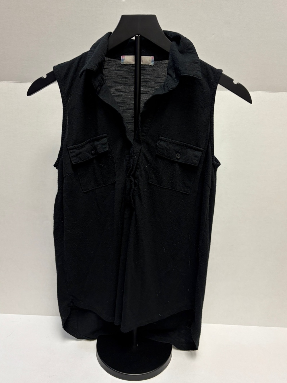 Almost Famous Black Sleeveless Utility Blouse Women’s Medium Collared High low